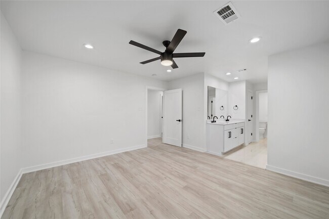 Building Photo - 5703 De Milo Dr