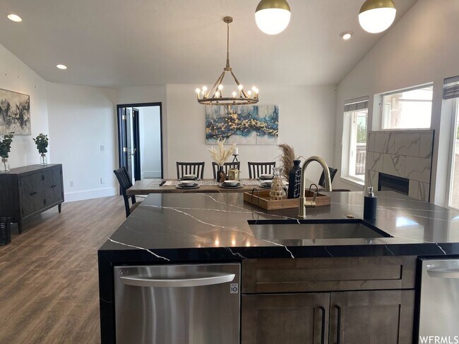 Building Photo - 4100 Sqft Gorgeous Home with Amazing Temple and Valley Views