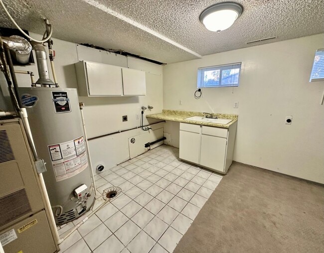 Building Photo - Remodeled 4 Bd Home with 23'x35' Heated Wo...