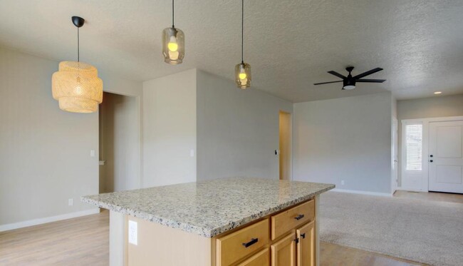 Building Photo - 5587 W Song Sparrow St