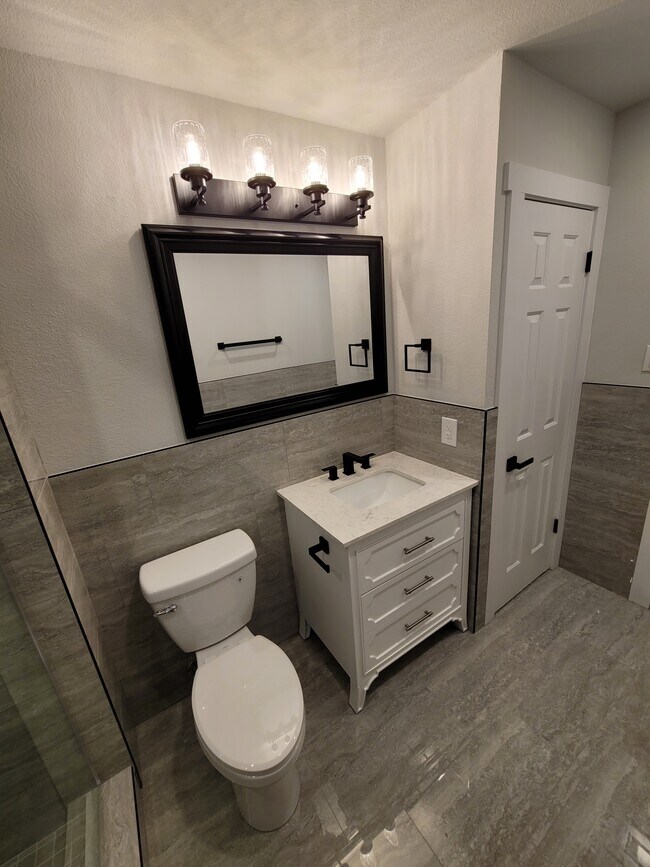 Building Photo - 303 Edgewood Cv