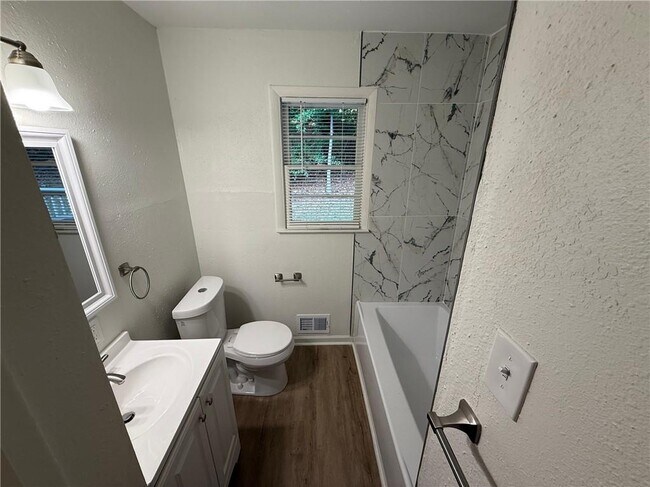 Building Photo - 379 Utoy Cir SW