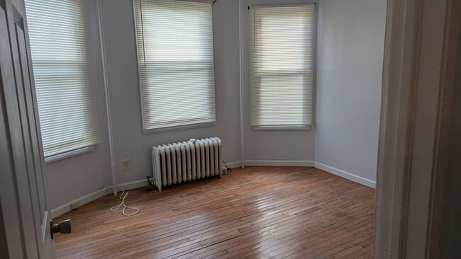 Building Photo - 370 Dyckman St