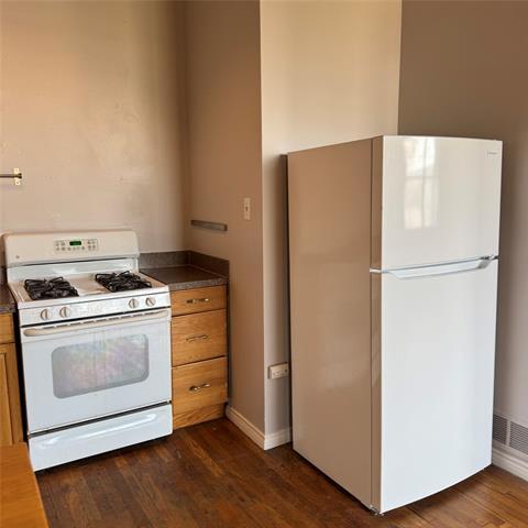 Building Photo - 2220 S Harwood St