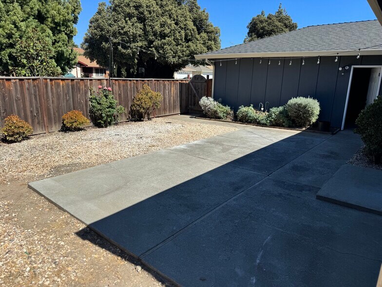 Private Front Yard - 2721 Mosswood Dr