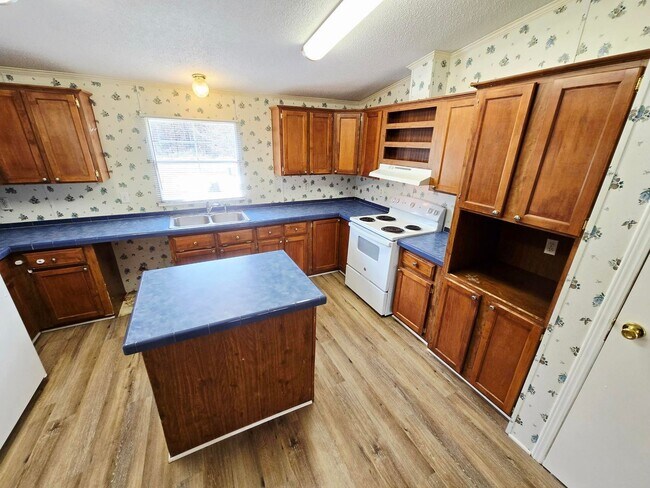 Building Photo - 3 Bed 2 Bath in quiet country setting! View this home TODAY!