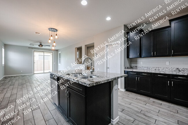 Building Photo - 1936 S Sycamore Pl