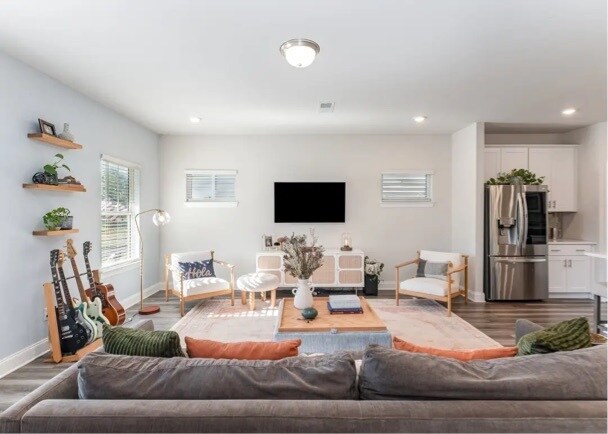 Building Photo - 241 River Rd