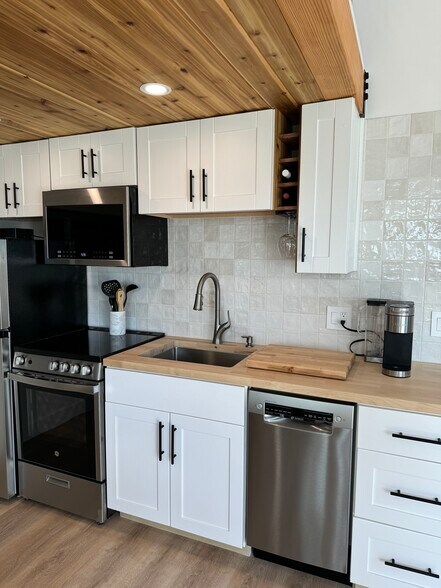Building Photo - 245 Country Hills Ln