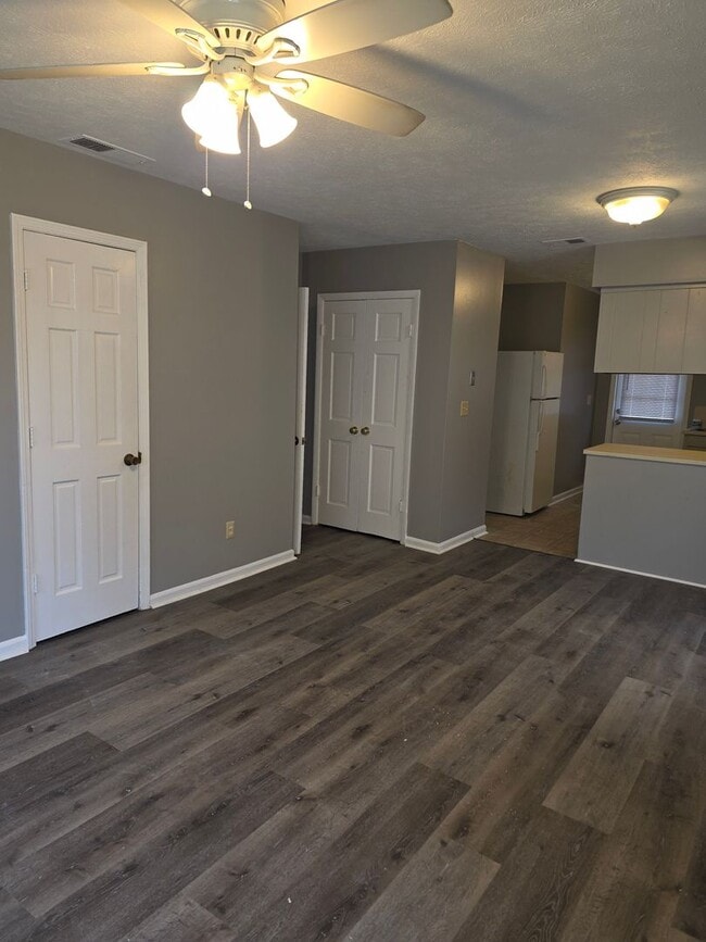 Building Photo - Kings Mountain