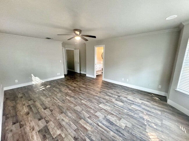 Building Photo - Move-In Special: 1 Month Rent Concession on a 14-Month Lease!