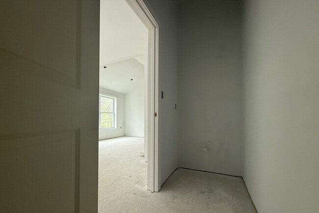Building Photo - 251 Sladen St