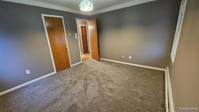 Building Photo - 629 N Vermont Ave