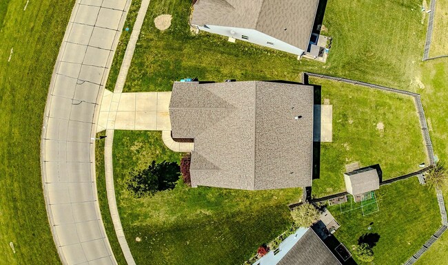 Building Photo - 2403 Cushing Dr