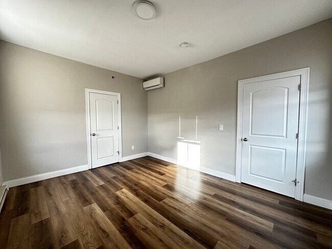 Building Photo - 5 Hampshire St