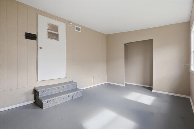 Building Photo - 36131 Zinnia Ave