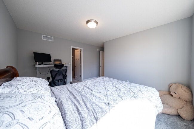 Building Photo - 8380 Abercrombie Ln