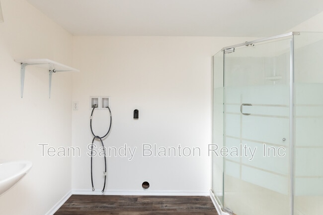 Building Photo - 802 Rue Max St