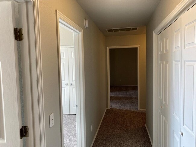 Building Photo - 4902 Hawthorne Way