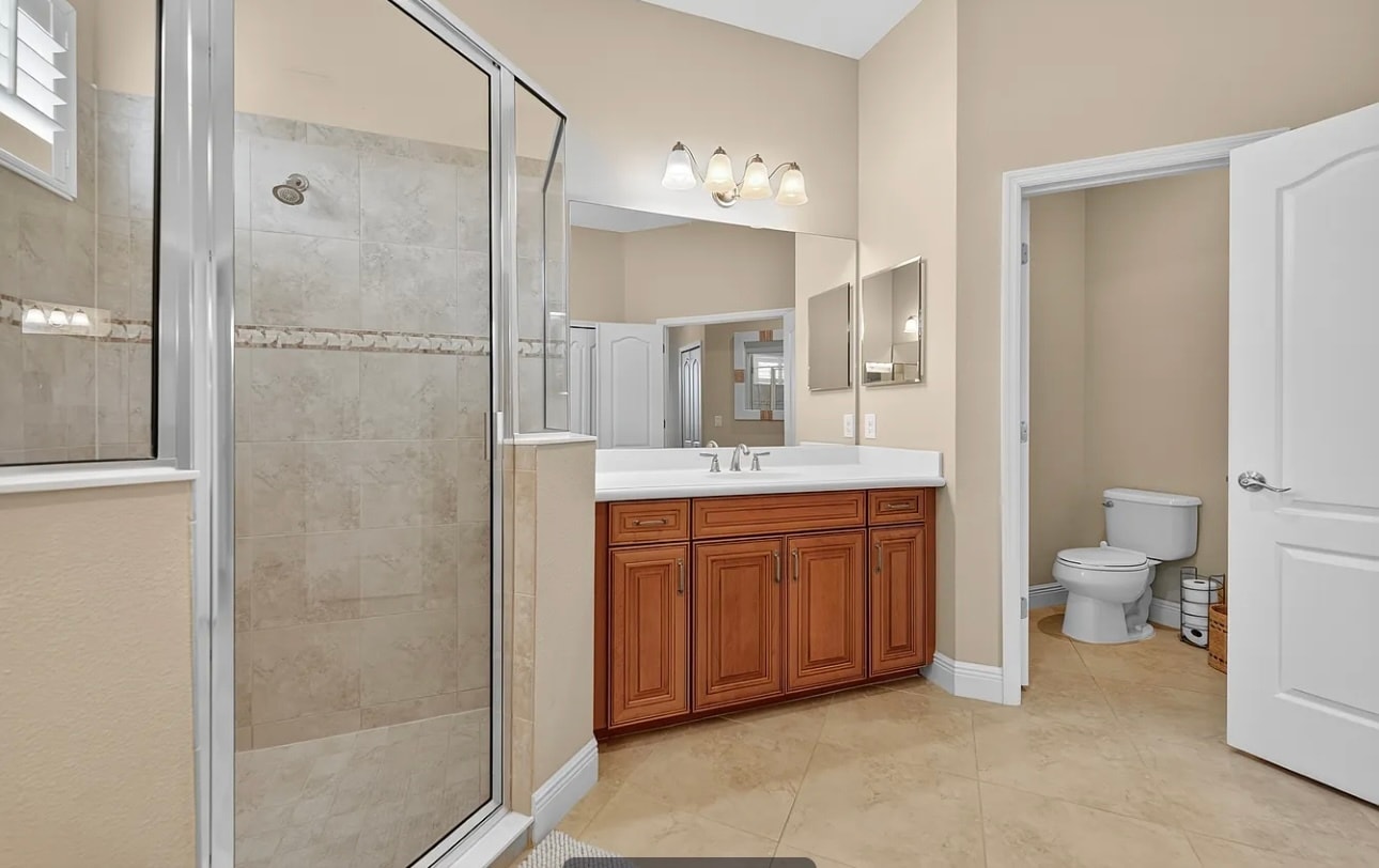 Building Photo - 10812 Trophy Dr