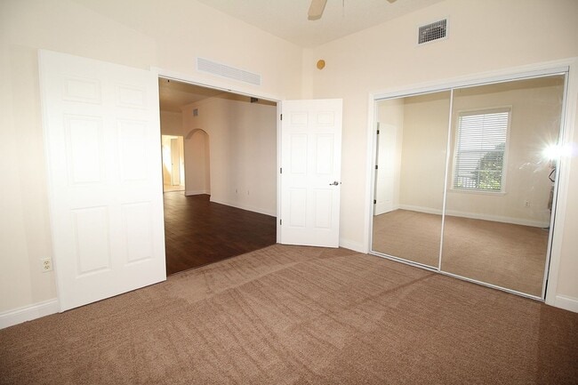 Building Photo - Luxury End Unit 3/2 Condo in Reunion