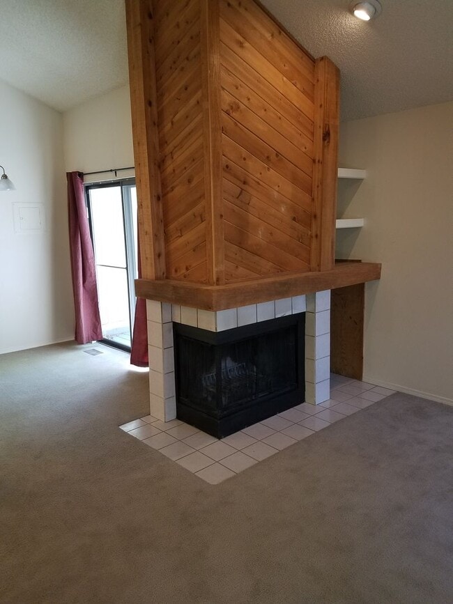 Building Photo - Valley Hi one level living