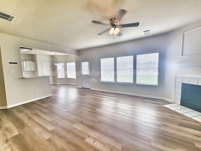 Building Photo - 2715 Sailors Moon Dr