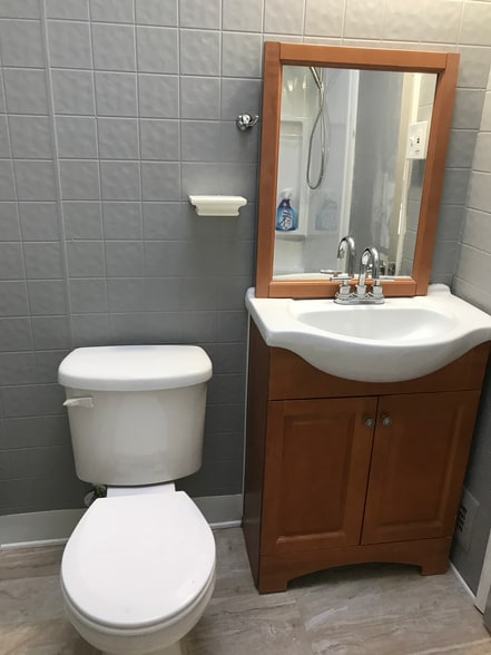 full bath - 1329 E 23rd St