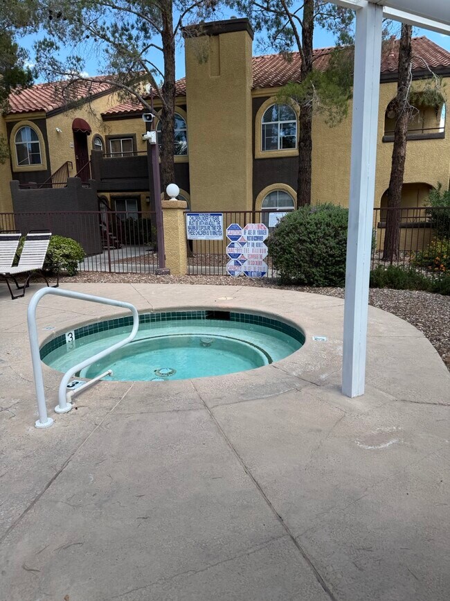 Building Photo - 7950 W Flamingo Rd