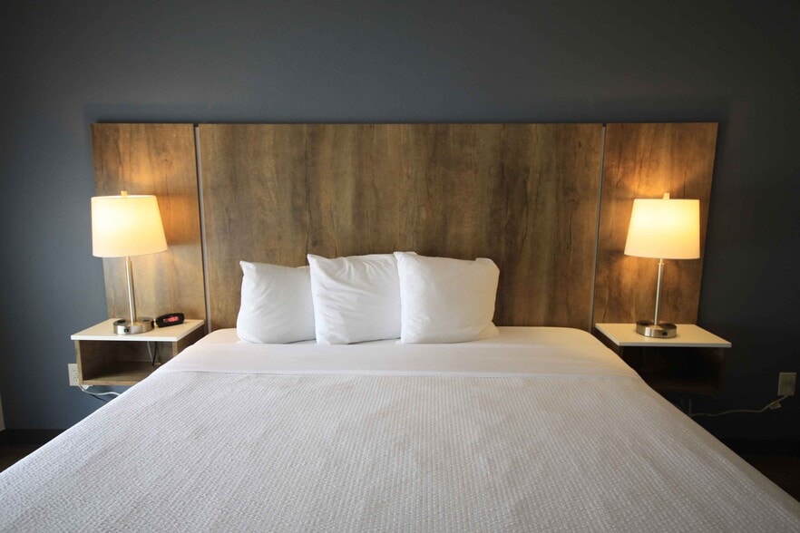 Building Photo - Furnished Studio-Albuquerque - Rio Rancho Blvd.