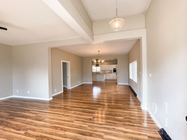 Building Photo - 3BR Bremerton Home with Vintage Charm & Mo...