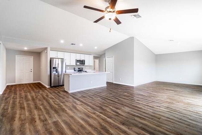 Building Photo - $500 OFF 1st Month's Rent! BRAND NEW 4/2 H...