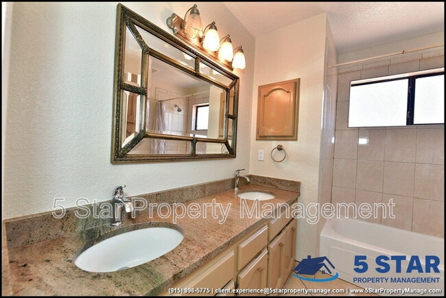 Building Photo - 11620 Laura Marie Dr