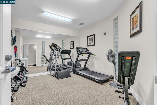 Building Photo - 1310 Creekside Dr