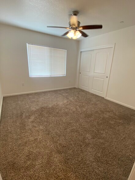 bedroom - 3357 E Terrace Ave