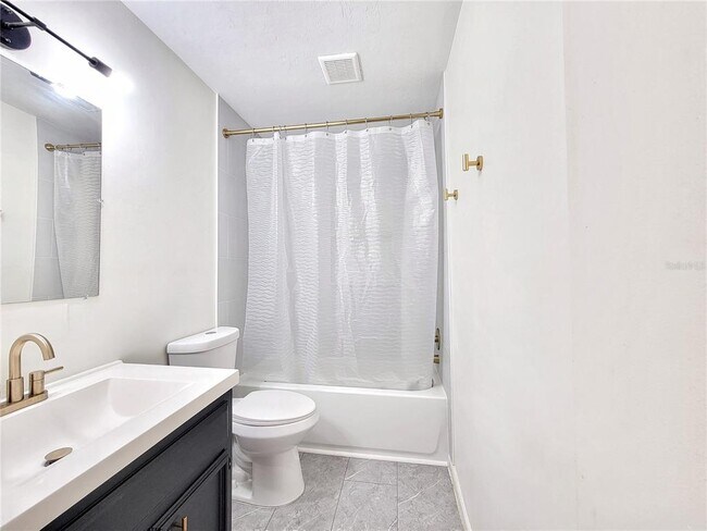 Building Photo - 2635 SW 35th Pl
