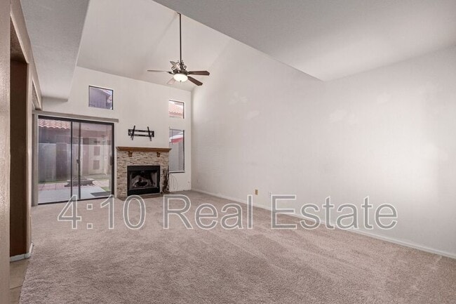 Building Photo - 1149 W Edgewater Dr