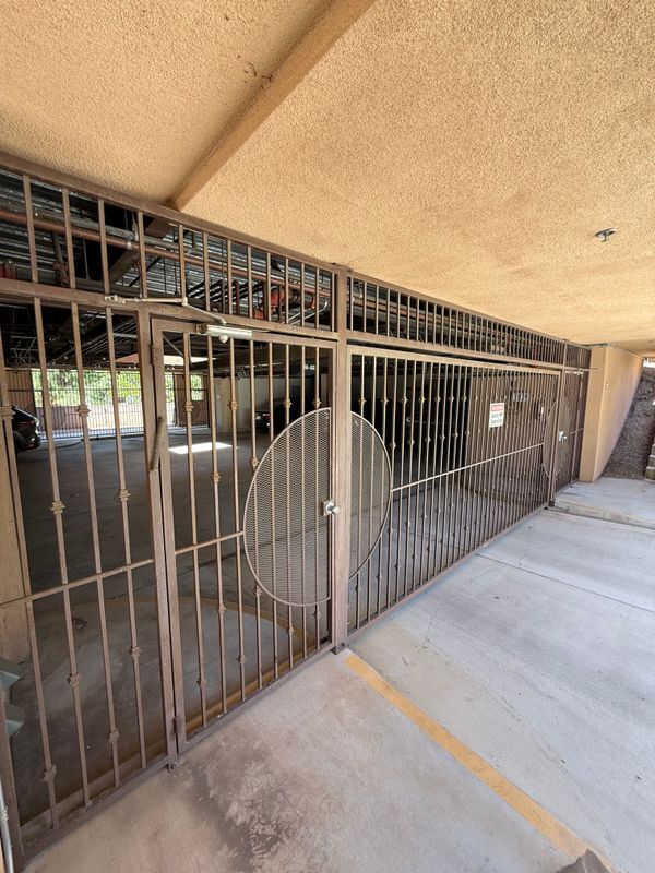 Building Photo - 1769 Los Feliz Dr