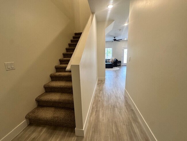 Building Photo - Move in Discount! 3 bedroom - 2.5 bathroom...