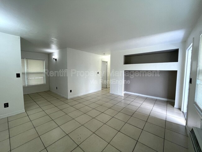 Building Photo - 623 Joel Blvd