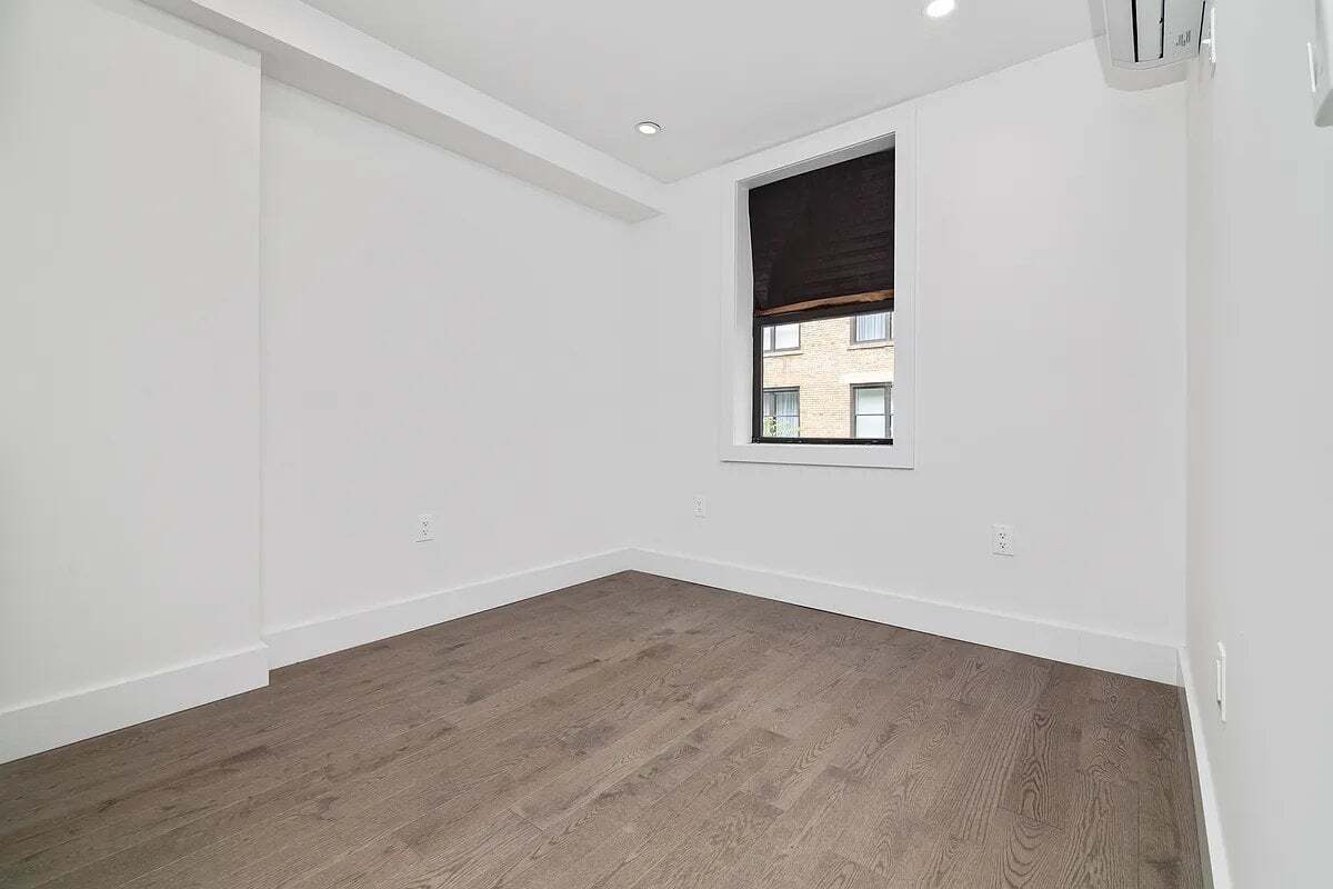 Building Photo - 241 W 75th St