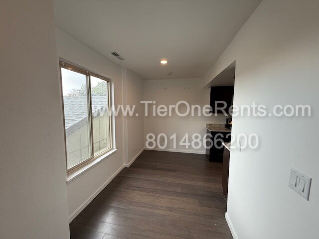 Building Photo - NO DEPOSIT option available for qualified ...