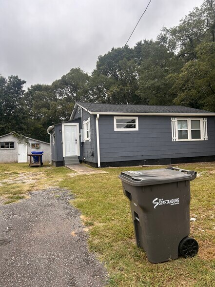 Building Photo - 230 Broadview Dr