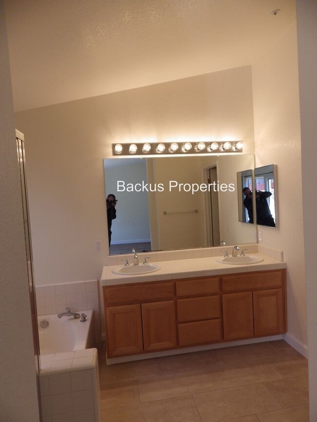 Building Photo - Wonderful Four beddroom home on Chamise Dr...
