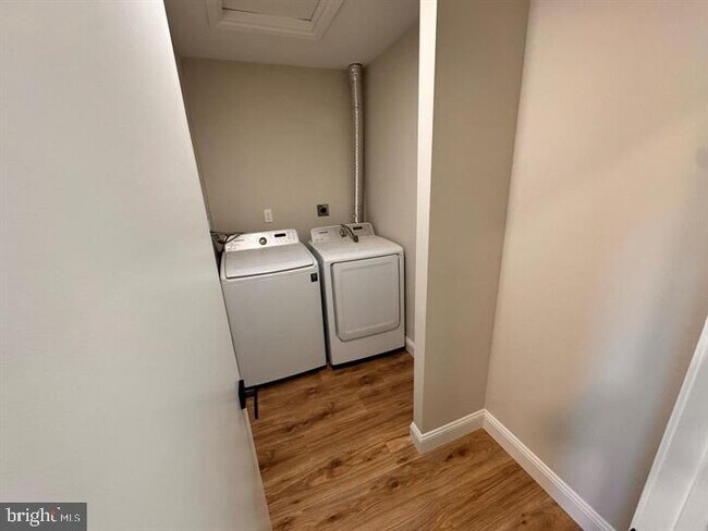 Building Photo - 402 Harrison Pl