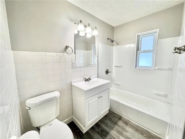 Building Photo - 753 Cosler Dr