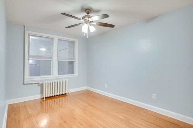 Building Photo - Kingman Park Charming Brick Townhome - Move-In Ready