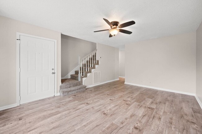 Building Photo - Move-In Specials Available! Single-Family in Oak Grove, KY!