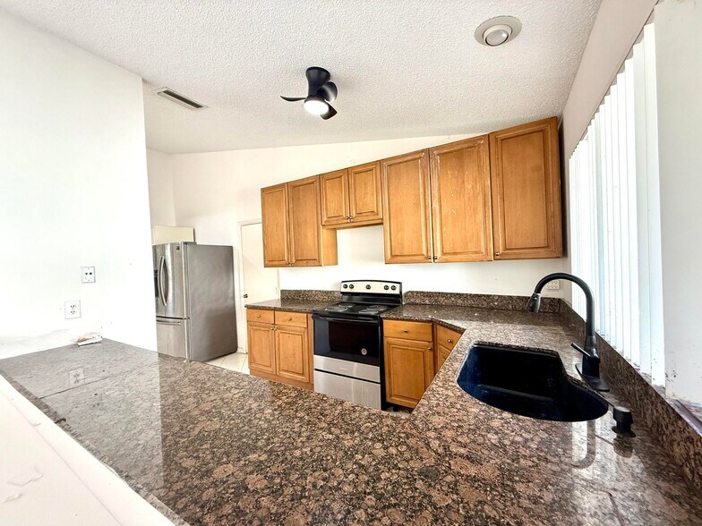 Building Photo - 5670 Piping Rock Dr