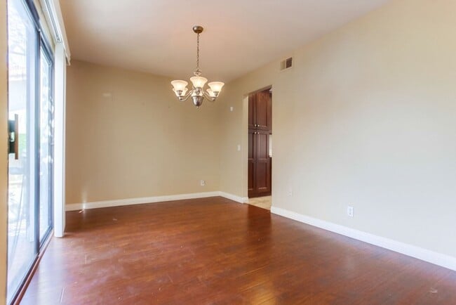 Building Photo - Charming Two Story 3 BR Home Available Mid June!